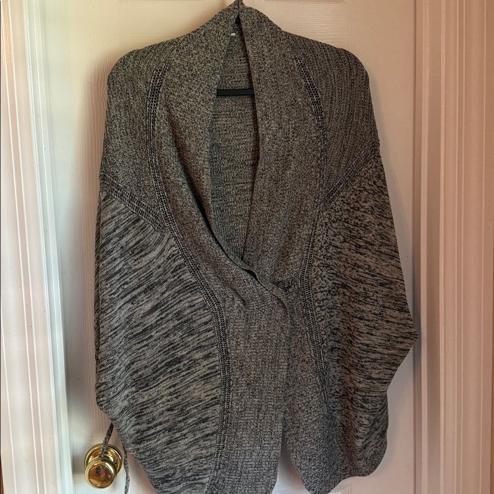 Lululemon Breeze Easy Wrap gray